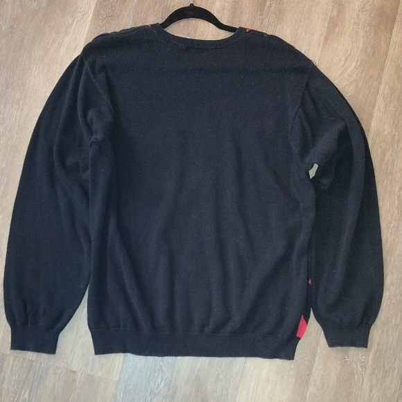 Izod V-Neck Sweater Black and Red Argyle Design - Picture 3 of 3